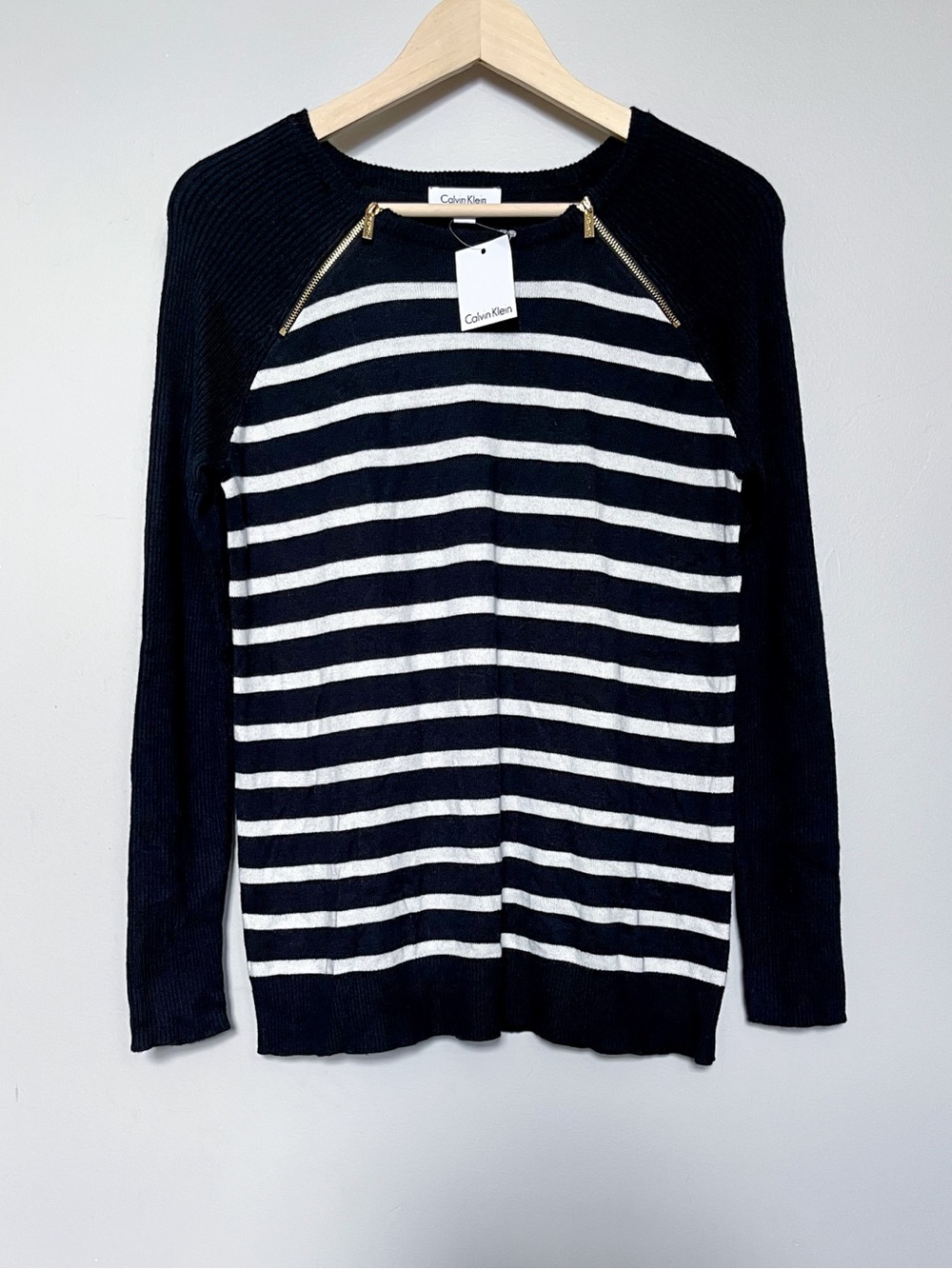 Calvin Klein NWT Gold Zip Shoulder Stripe Knit Sweater Small